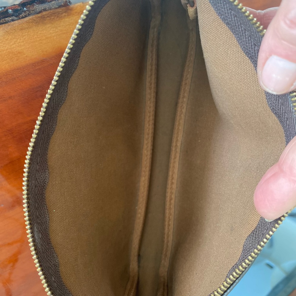Authentic Louis Vuitton Monogram Pochette - Picture 9 of 9